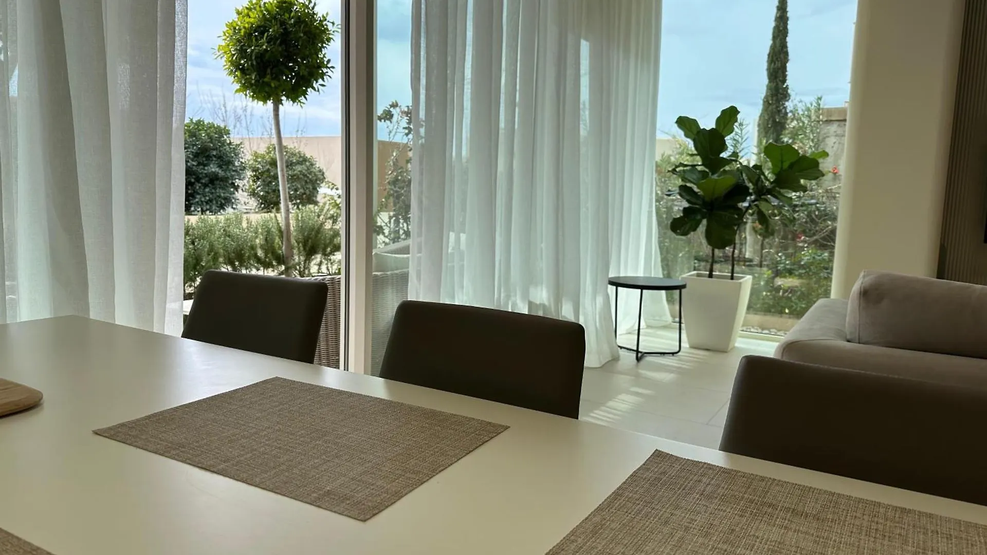 Villa Elodie, Green Coast, Palase